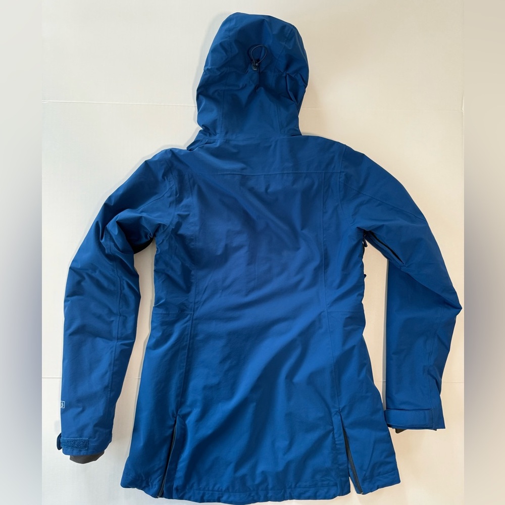 L.L. Bean Women's Waterproof PrimaLoft Jacket (001) - Picture 3 of 4